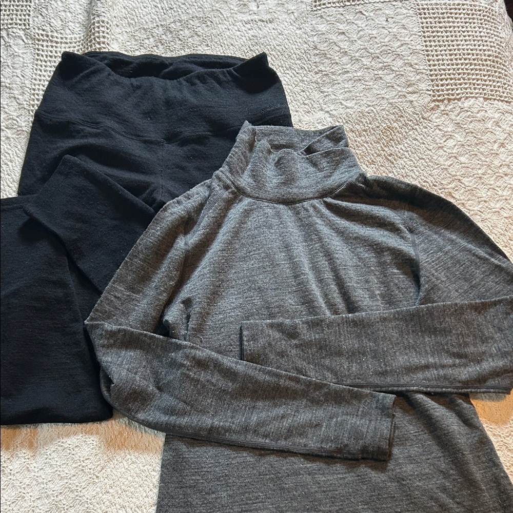 Woolskins Base layer bundle: leggings and turtleneck, size M